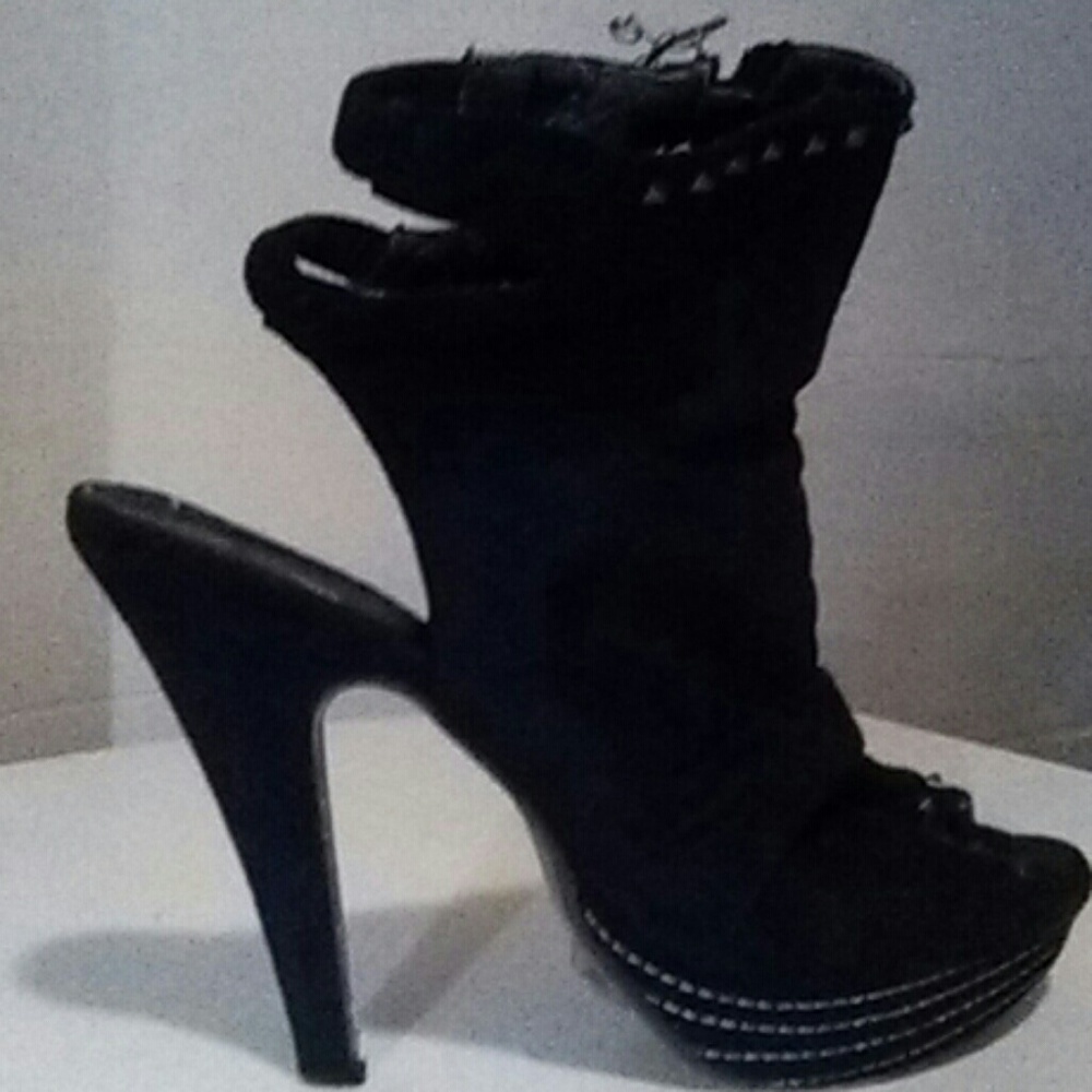 High heel boots
